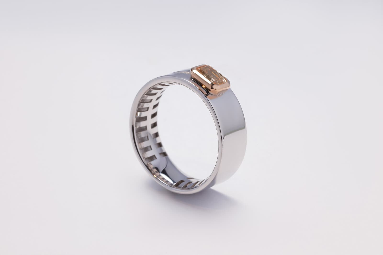 Bold two-toned ring with a wide band, brown diamond - 2