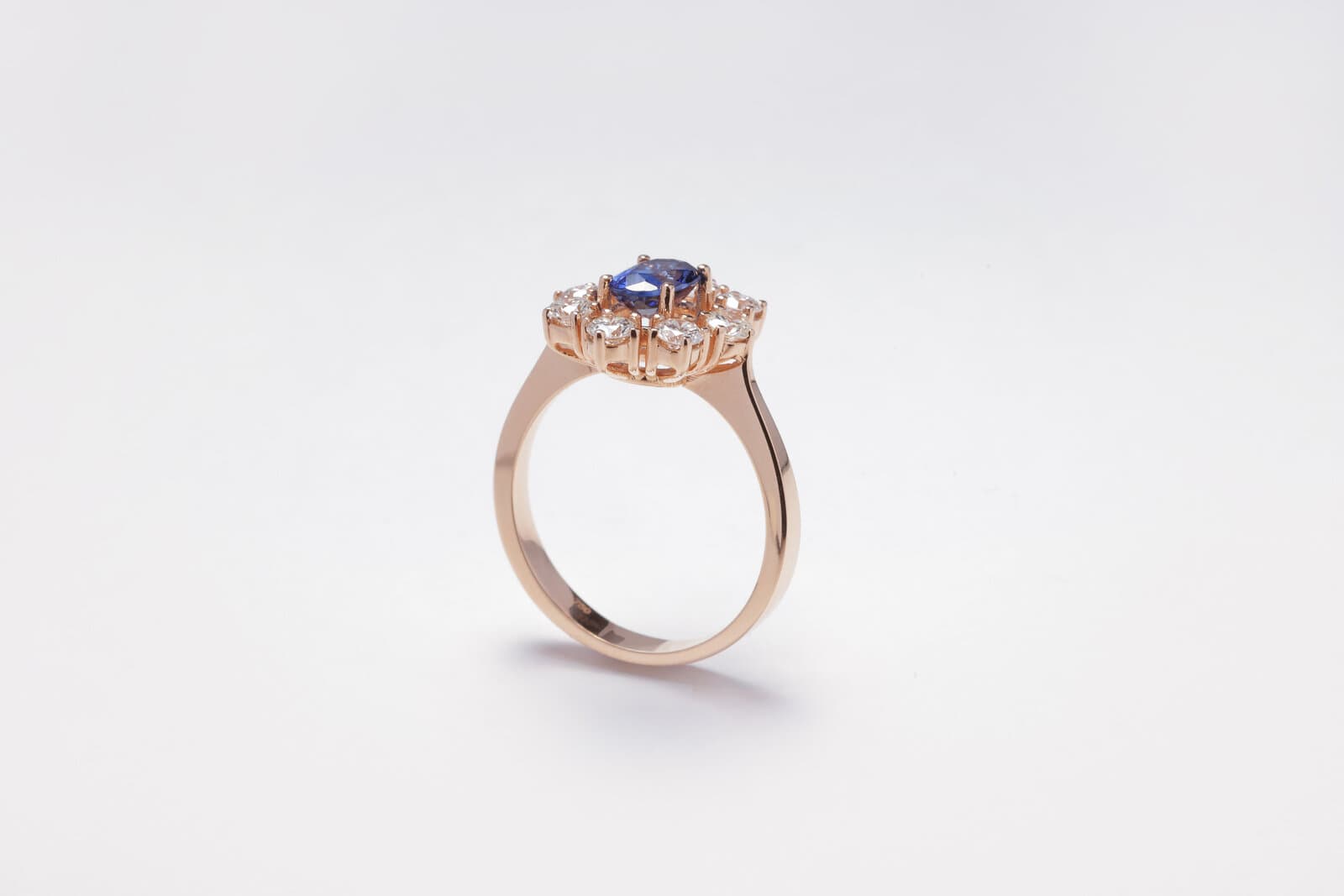 Classic sapphire & diamond ring - 2