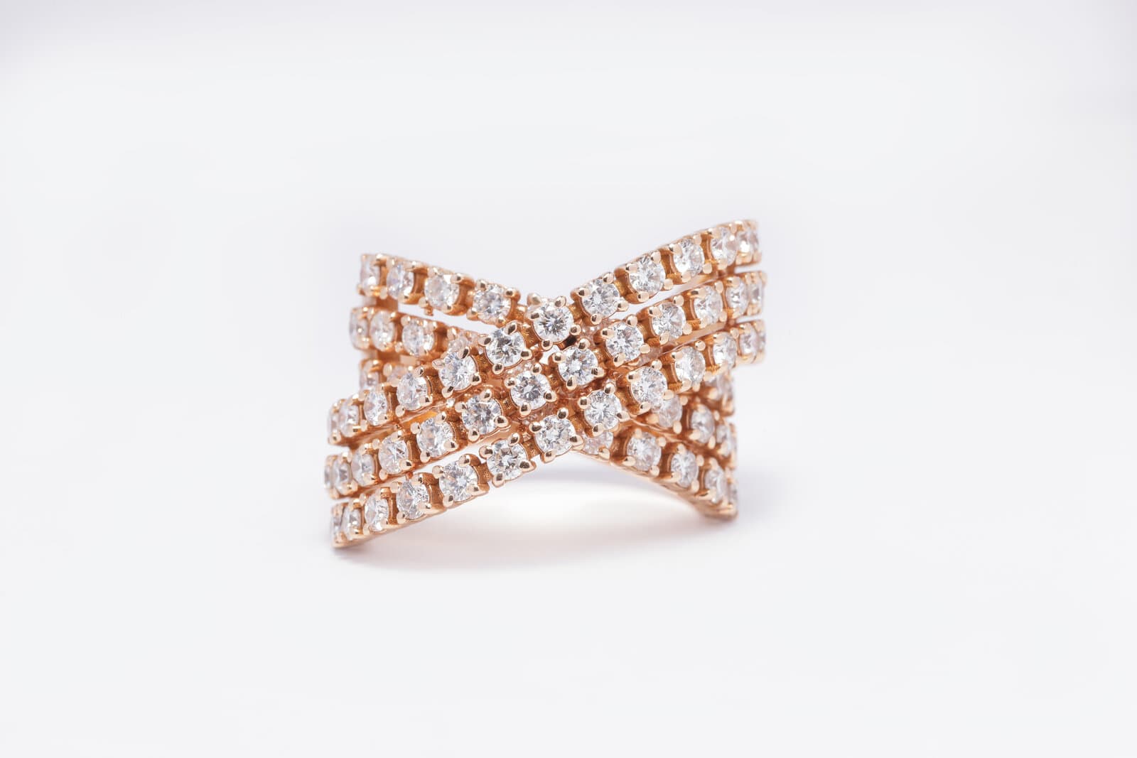 A bold diamond Ring with crisscross design - 2