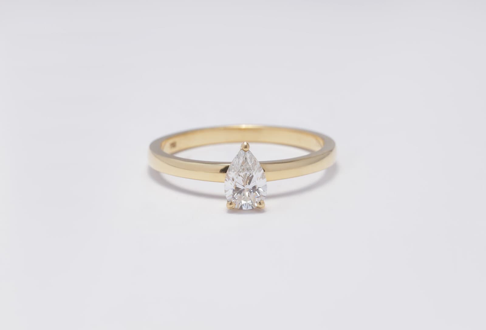 Handcrafted 18k pear shape solitaire ring with natural diamonds - 2